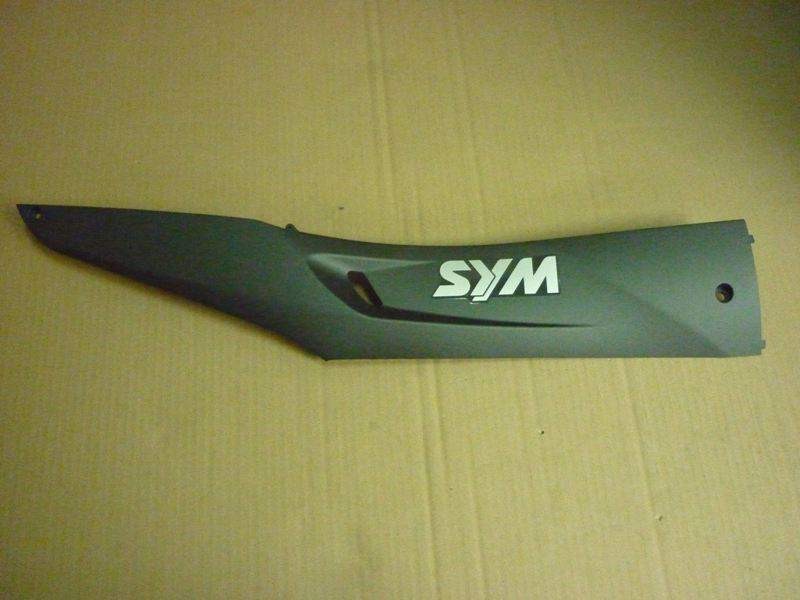 Облицовка боковая правая чёрно-серый (GY-7450U) SYM JoyRide 200