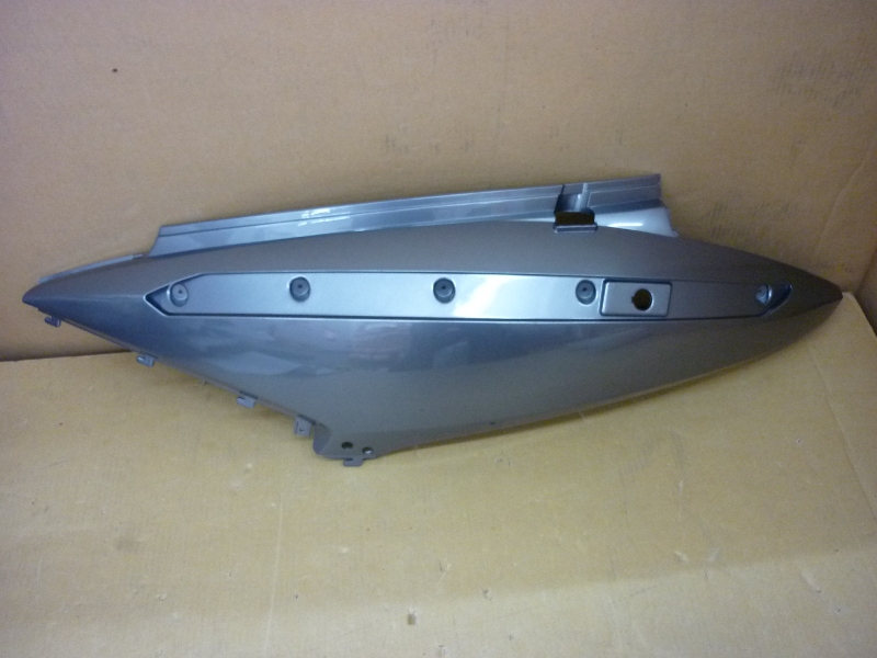 Облицовка задняя левая серый (GY-430S) SYM