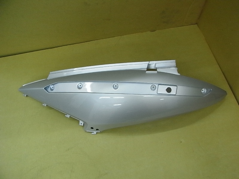 Облицовка задняя левая серебристый (S-421S) SYM