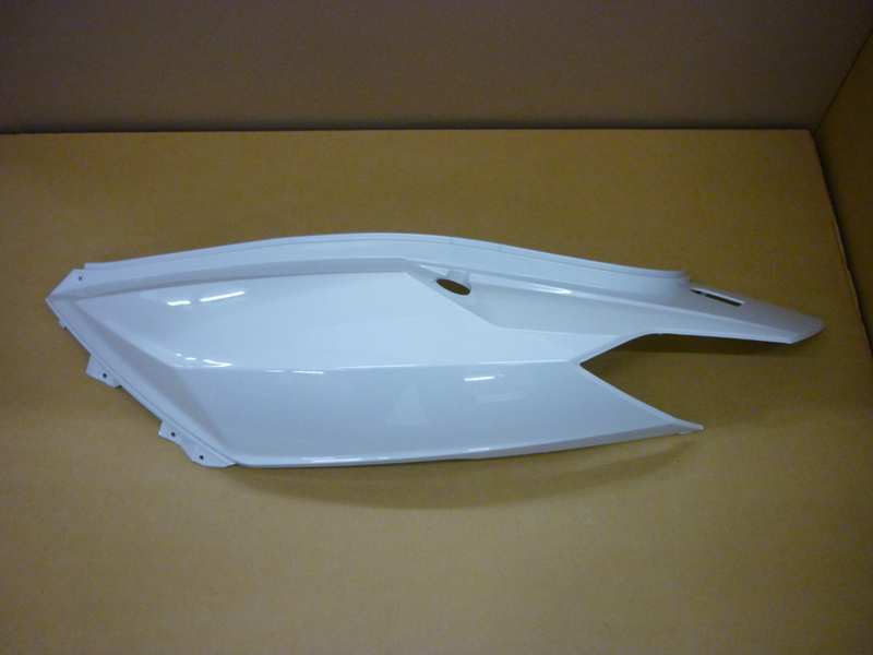 Облицовка задняя левая белый (WH-300P) SYM