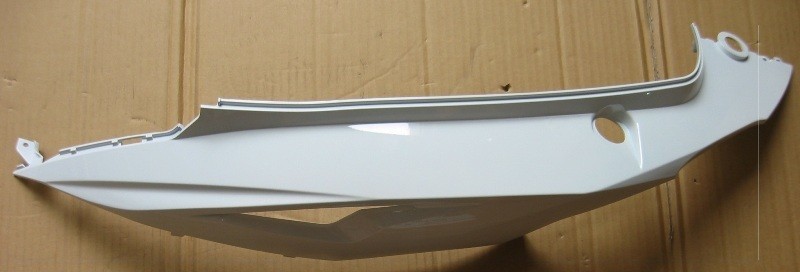 Облицовка задняя левая белый (WH-006) SYM Symphony 125 Symphony 50