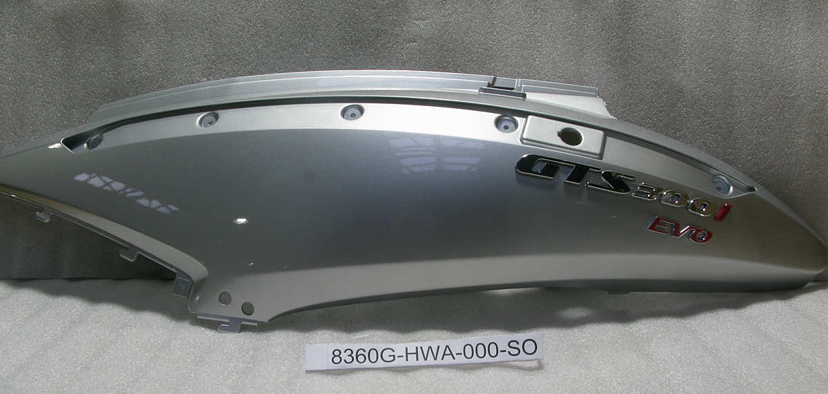 Облицовка задняя левая серебристый_S-421S SYM GTS 300