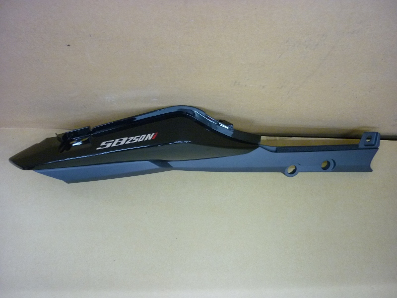 Облицовка задняя правая чёрный (BK-001C/GY-7450U) SYM