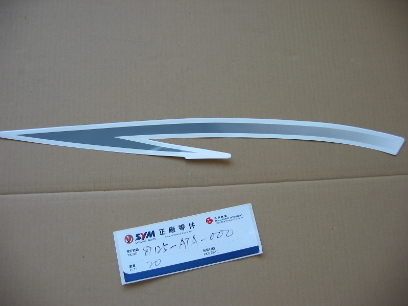 Наклейка на правый пластик а SYM