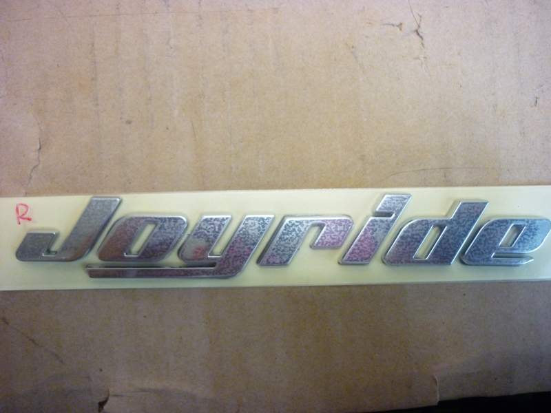 Эмблема правого пластика SYM