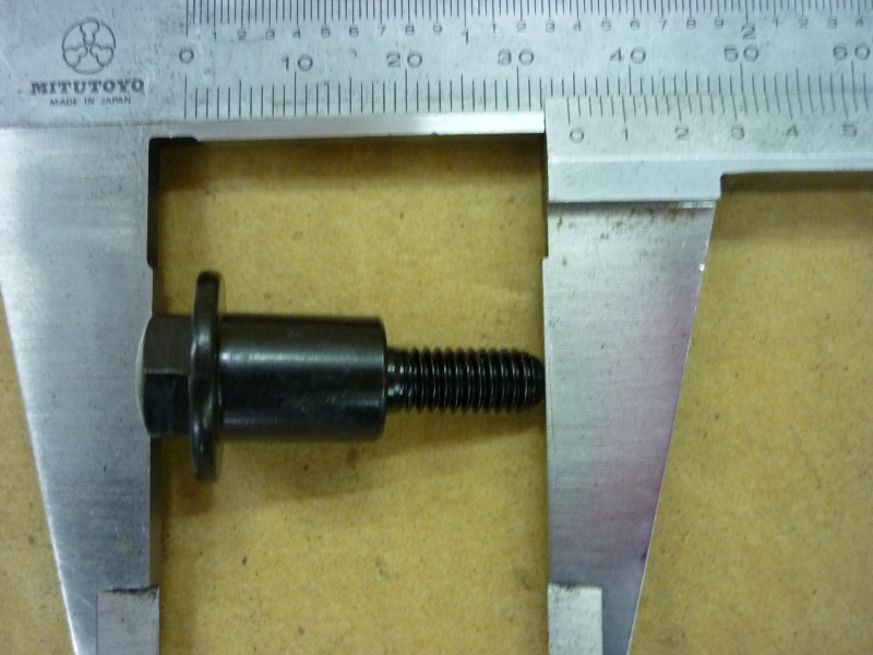 Болт клапанной крышки SYM