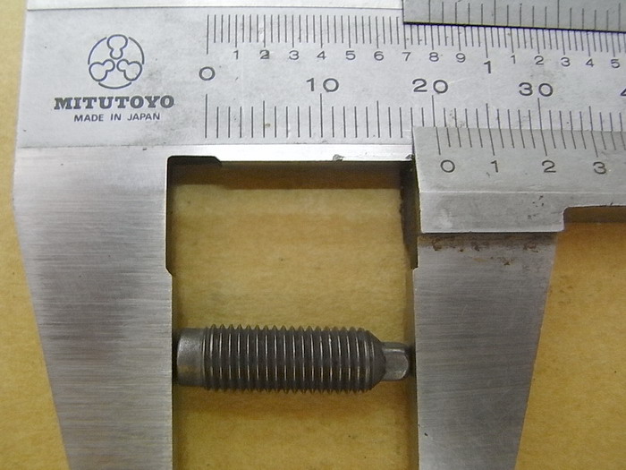 Винт регулировочный SYM