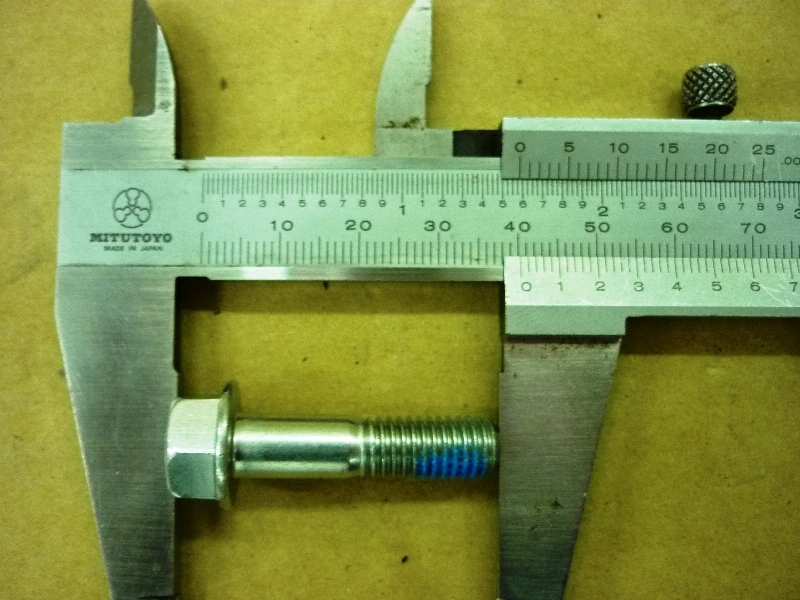 Винт с фланцем M8x32 SYM