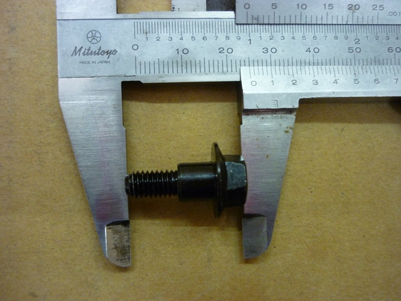 Винт с фланцем M6 SYM