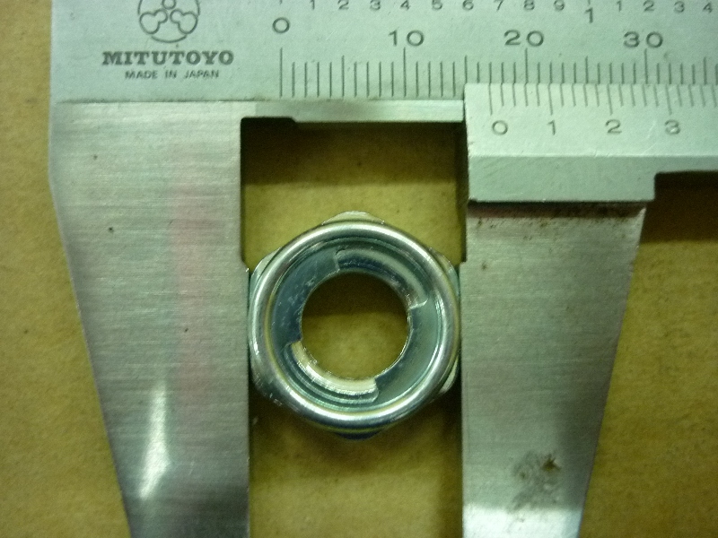 Гайка с фланцем М10 SYM