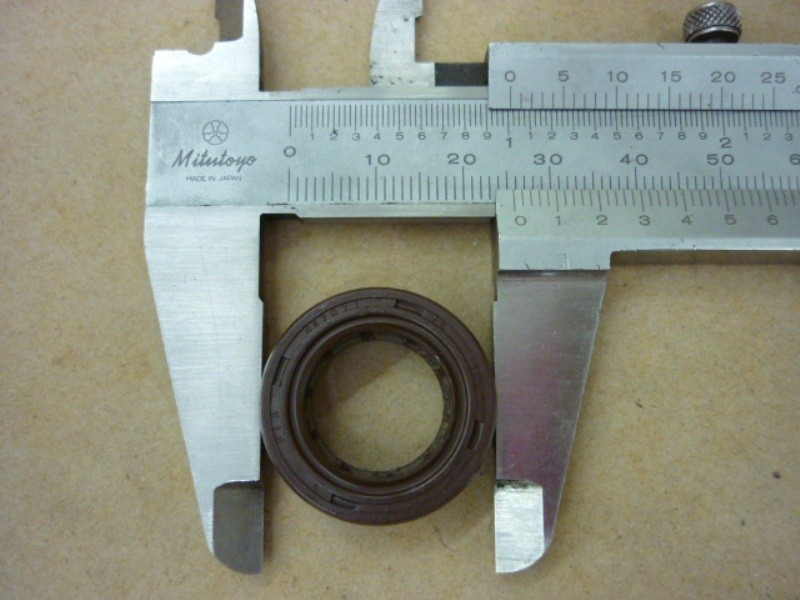 Сальник 15.6x25.5x7 коленвала правый SYM JetNaked 50