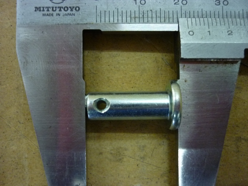 Ось кронштейна опоры для ног SYM