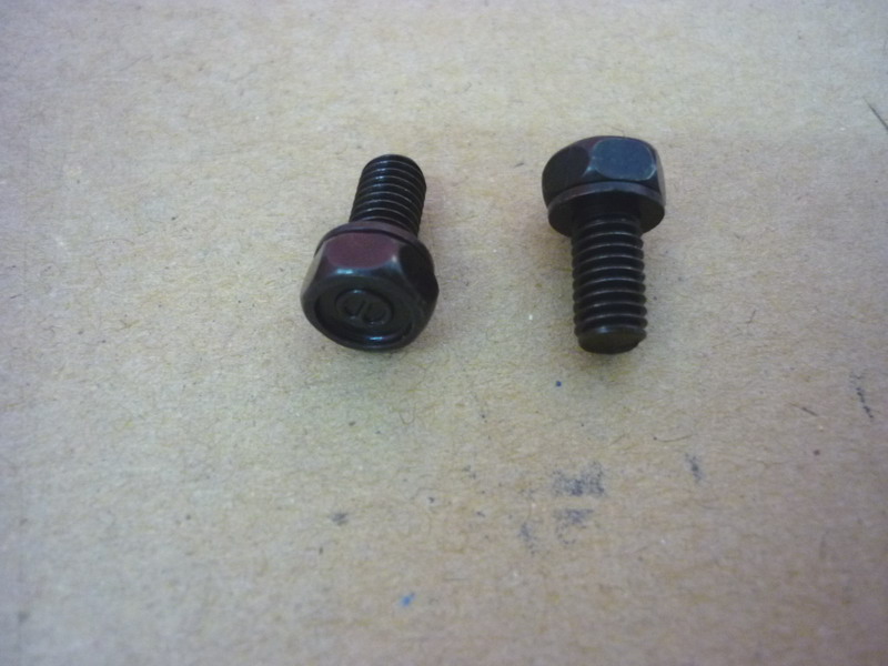 Винт с шайбой SYM