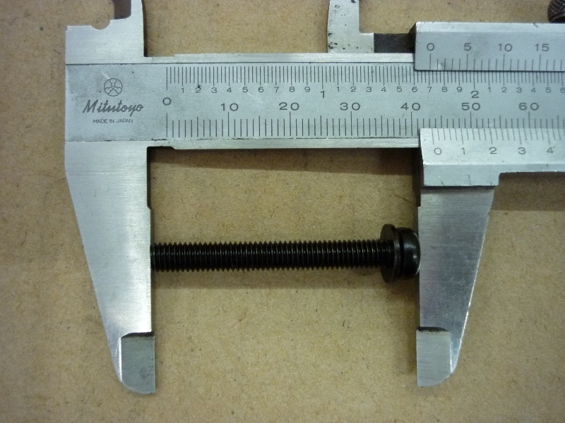 Винт с шайбой SYM