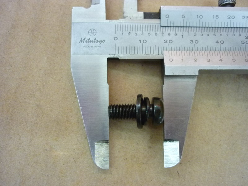 Винт с шайбой SYM