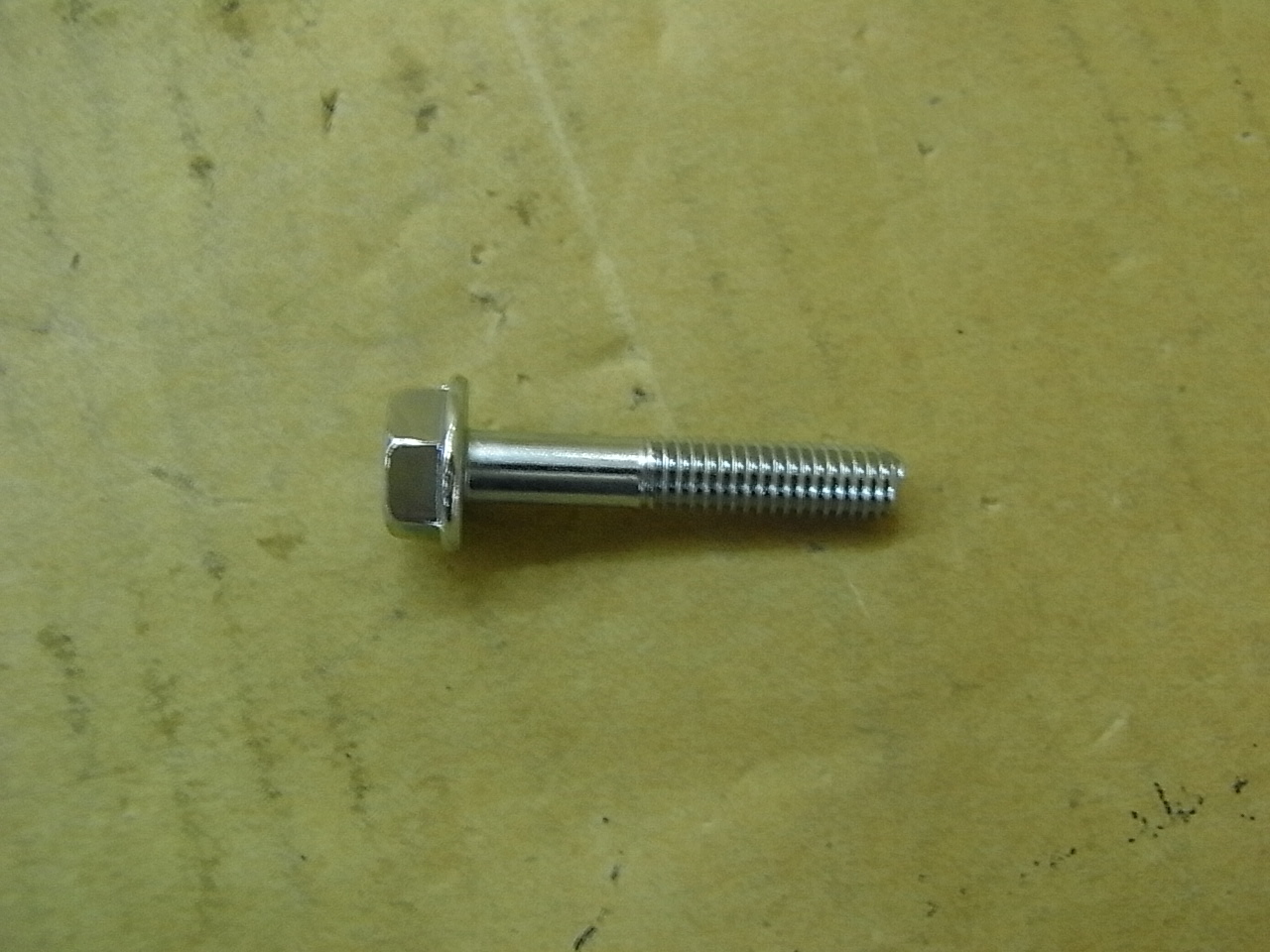 Винт с фланцем М6х32 SYM Allo 50