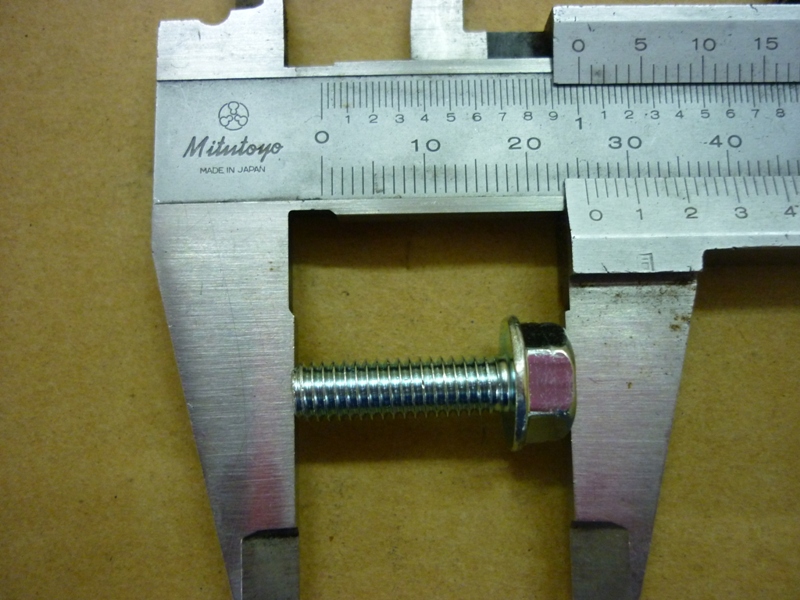 Винт с фланцем M6x20 SYM