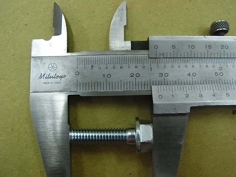 Винт с фланцем M6x22 SYM