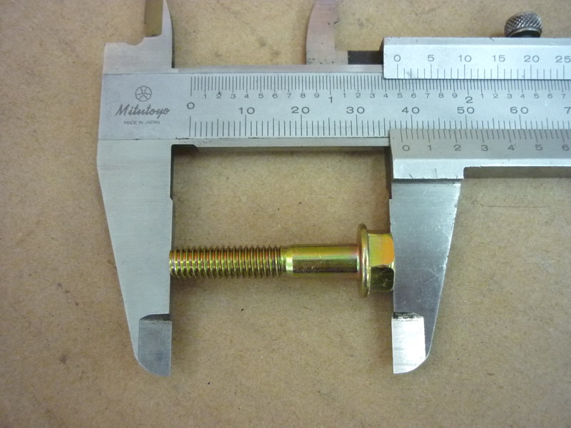 Винт с фланцем M6x32 SYM