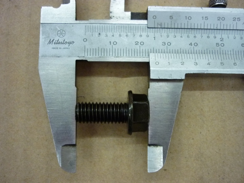 Винт с фланцем M8x18 SYM