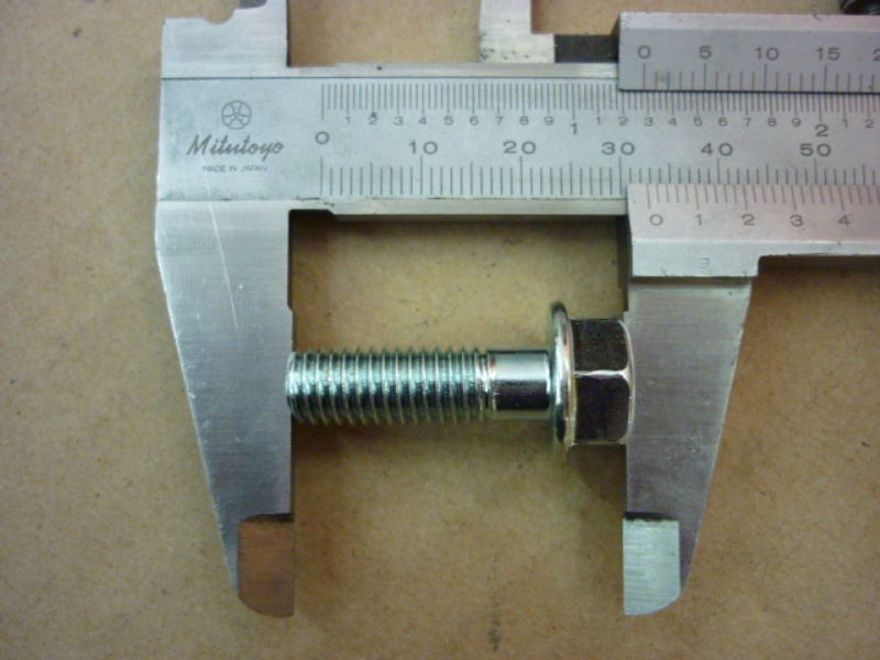 Винт с фланцем M8x25 SYM