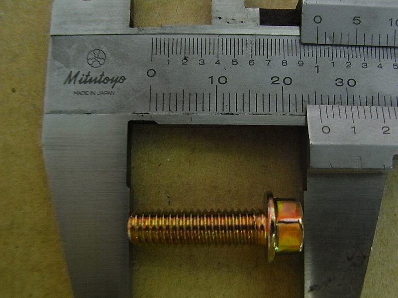 Болт с фланцем 6х20 SYM