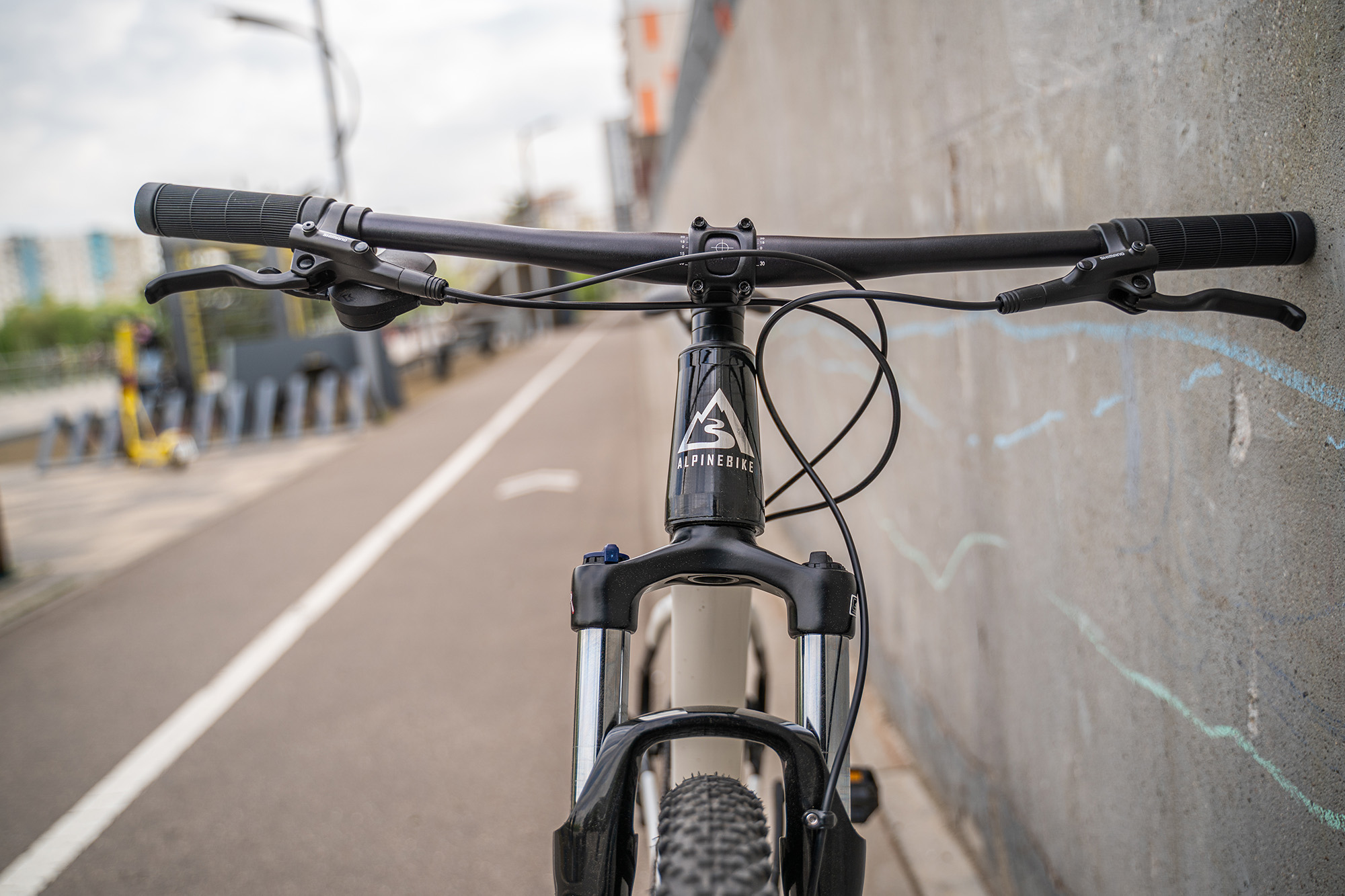 Велосипед горный Alpinebike Terra 9 белый мрамор