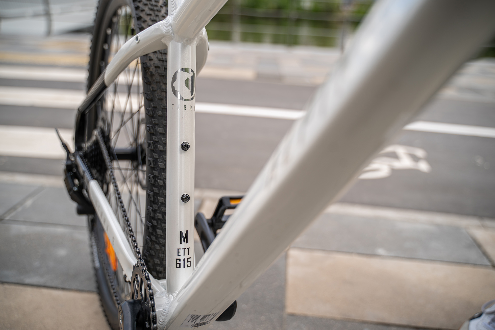 Велосипед горный Alpinebike Terra 9 белый мрамор