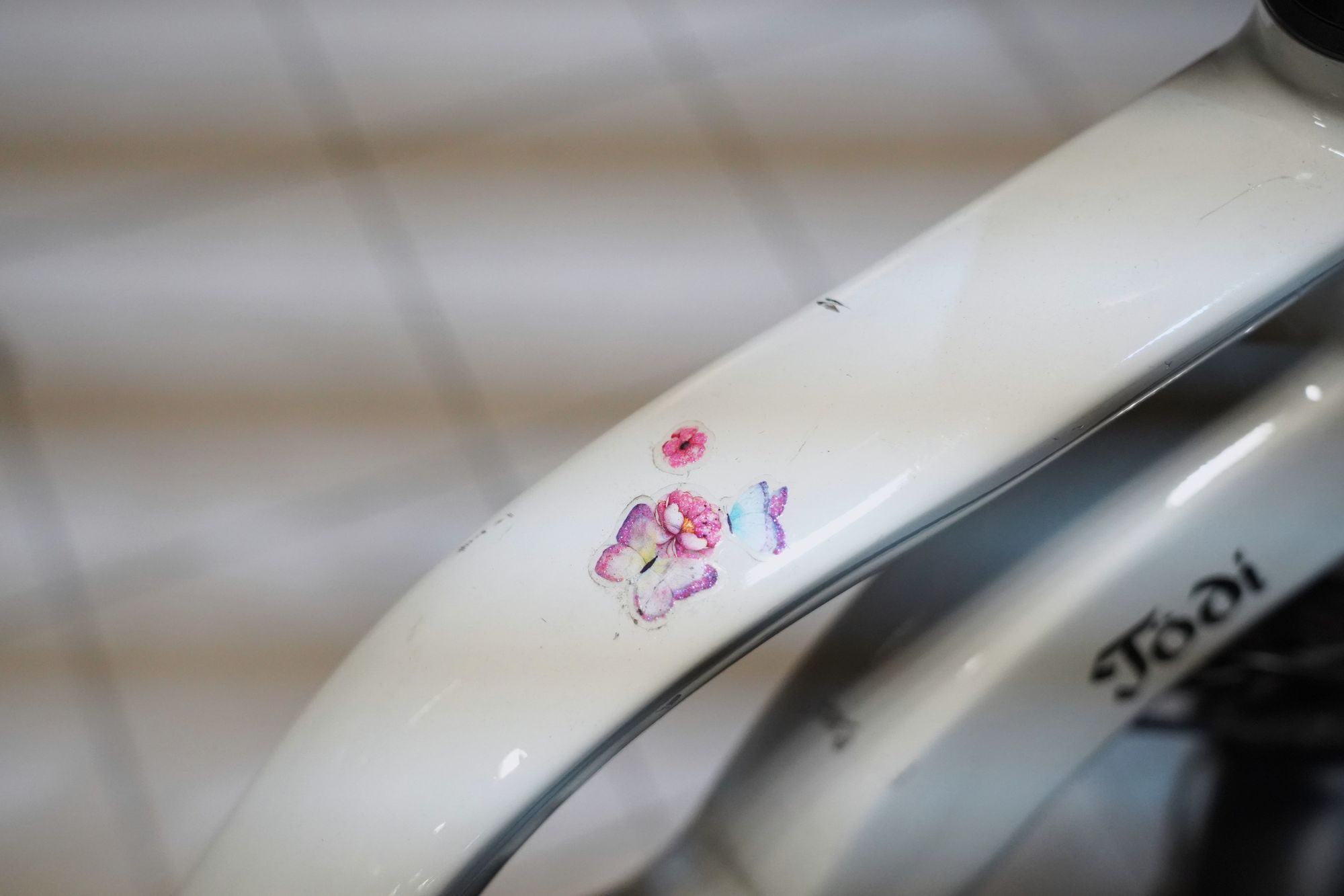 Велосипед электрогибрид Alpinebike Todi  CITY размер M цвет Топленое молоко