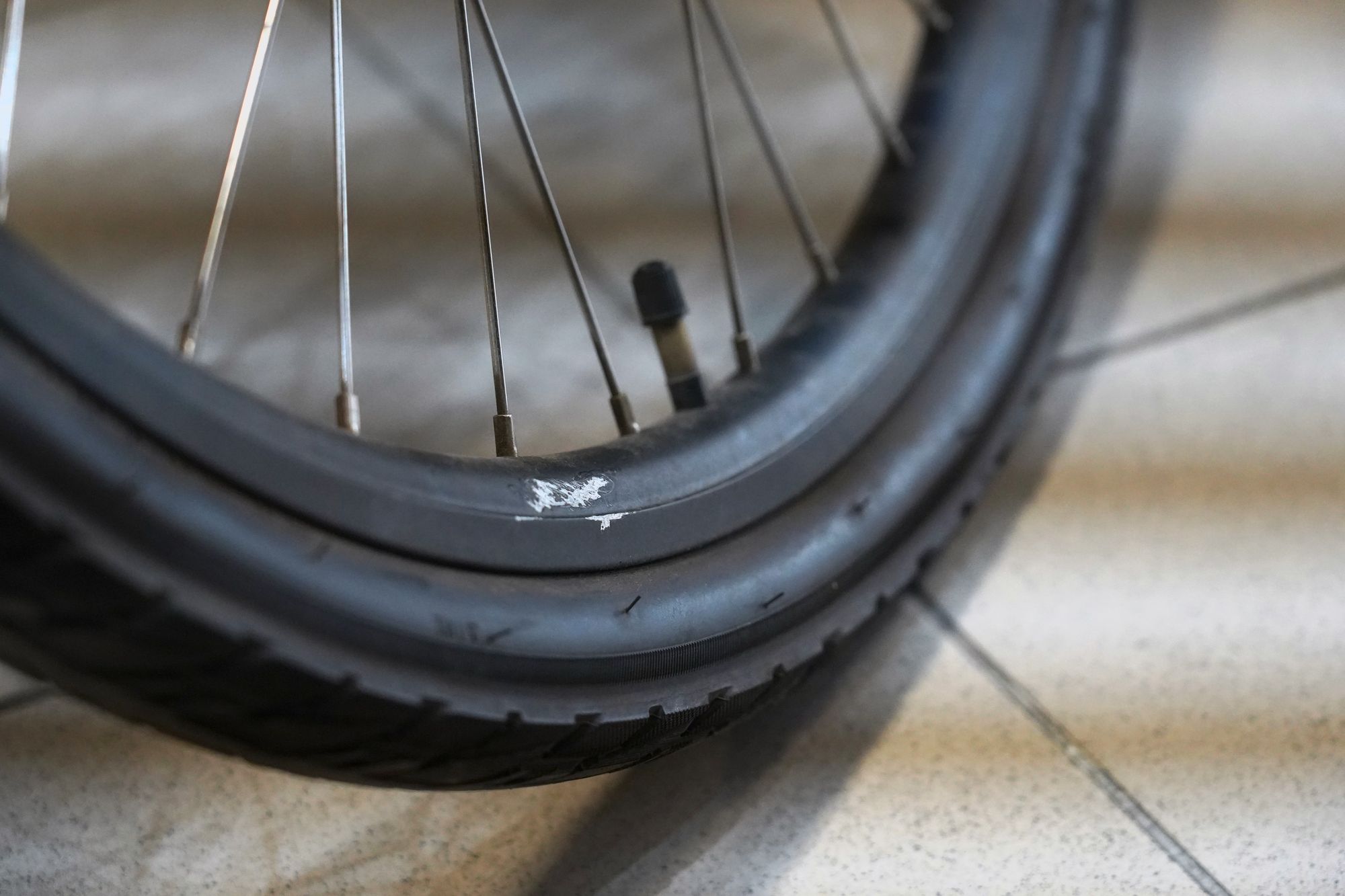 Велосипед электрогибрид Alpinebike Todi  CITY размер M цвет Топленое молоко