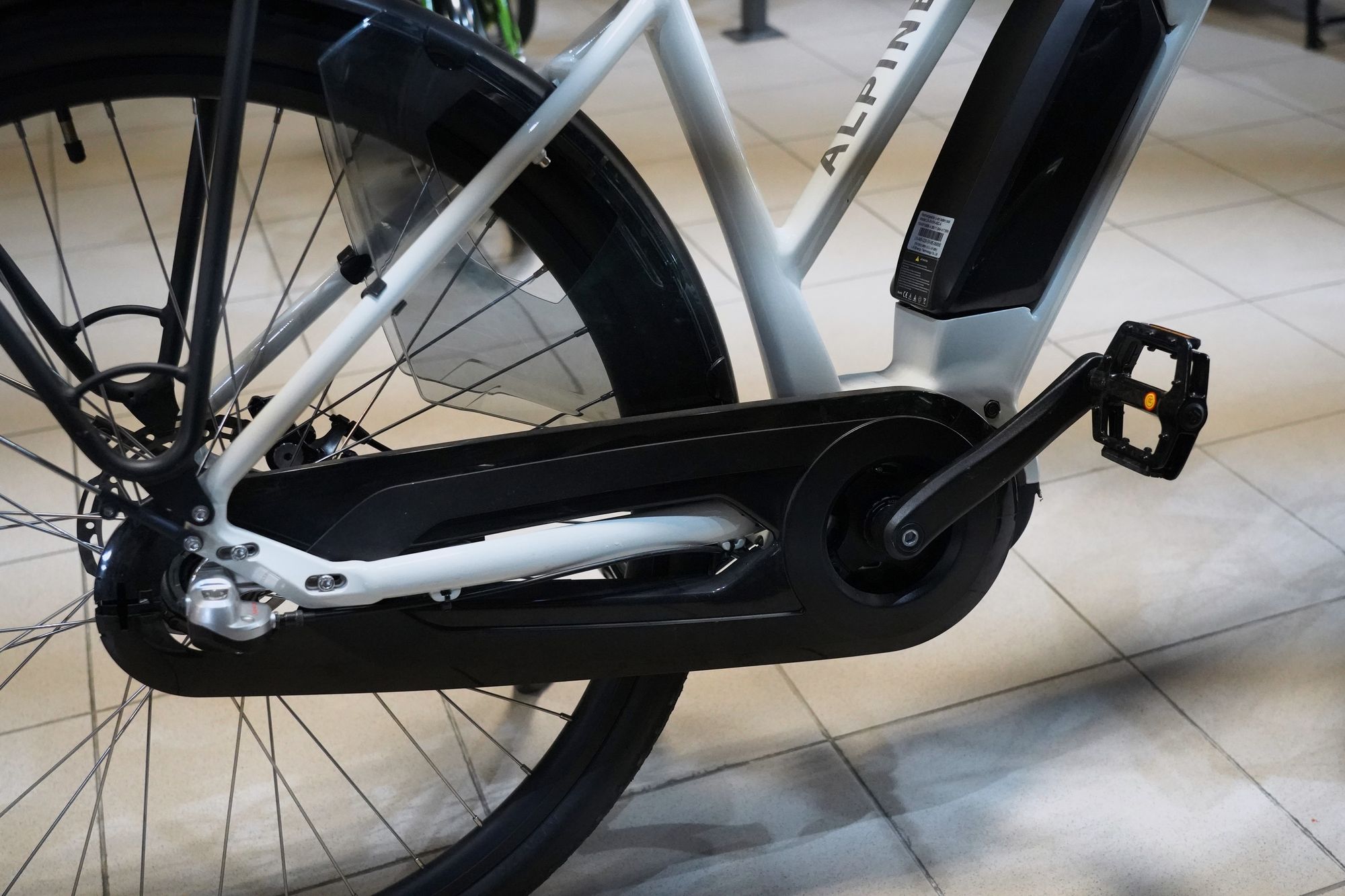 Велосипед электрогибрид Alpinebike Todi  CITY размер M цвет Топленое молоко