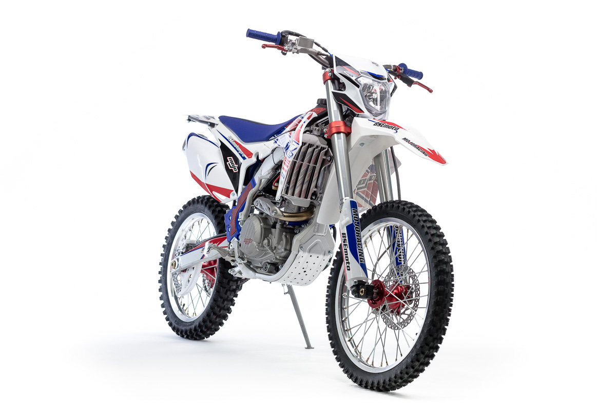 Кроссовый мотоцикл BSE M2 250e 21/18 3 Classic tricolor