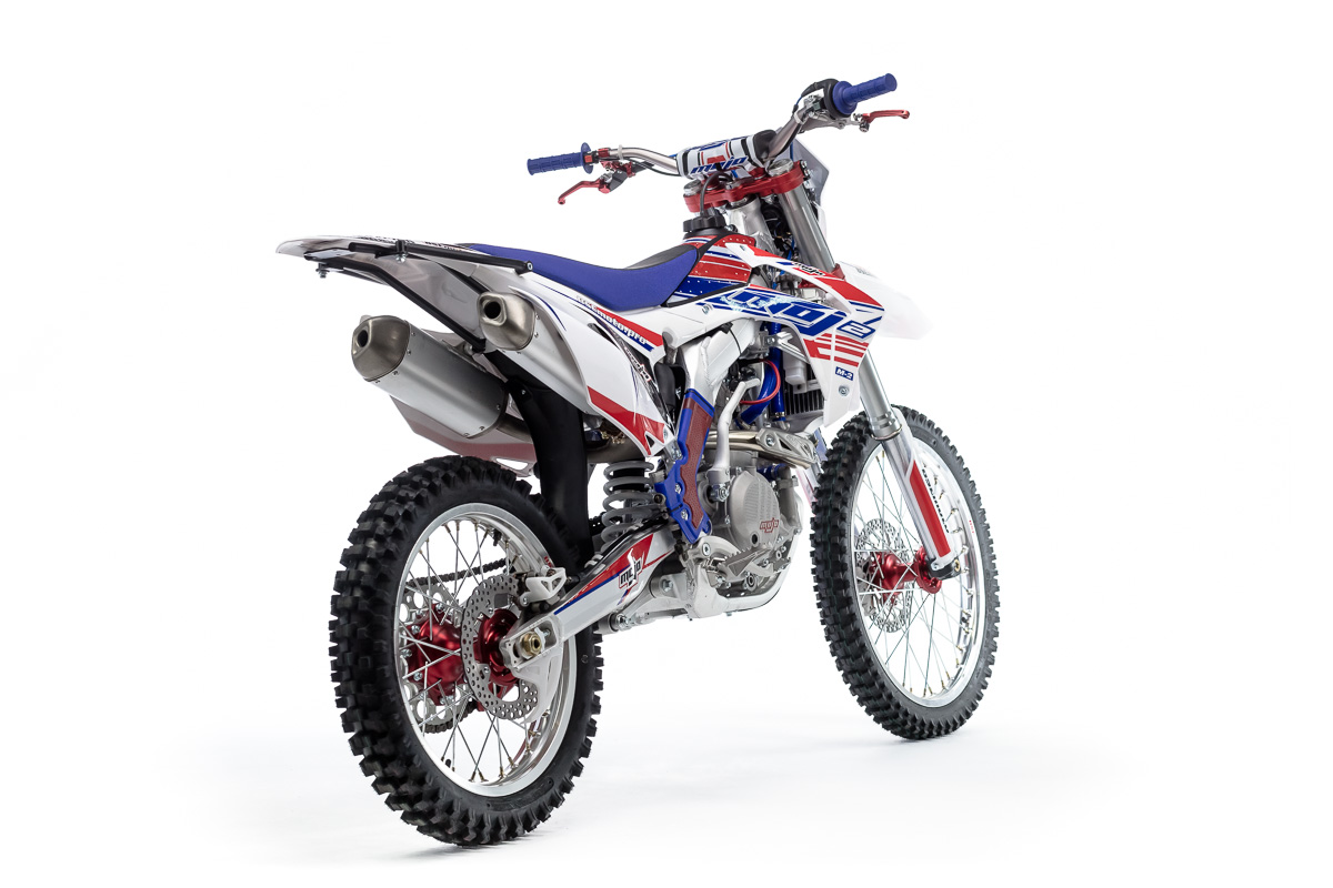 Кроссовый мотоцикл BSE M2 250e 21/18 3 Classic tricolor