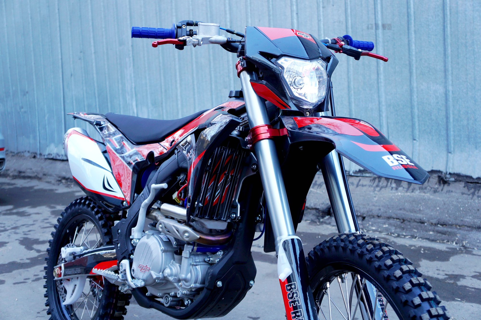 Эндуро / кроссовый мотоцикл BSE M4