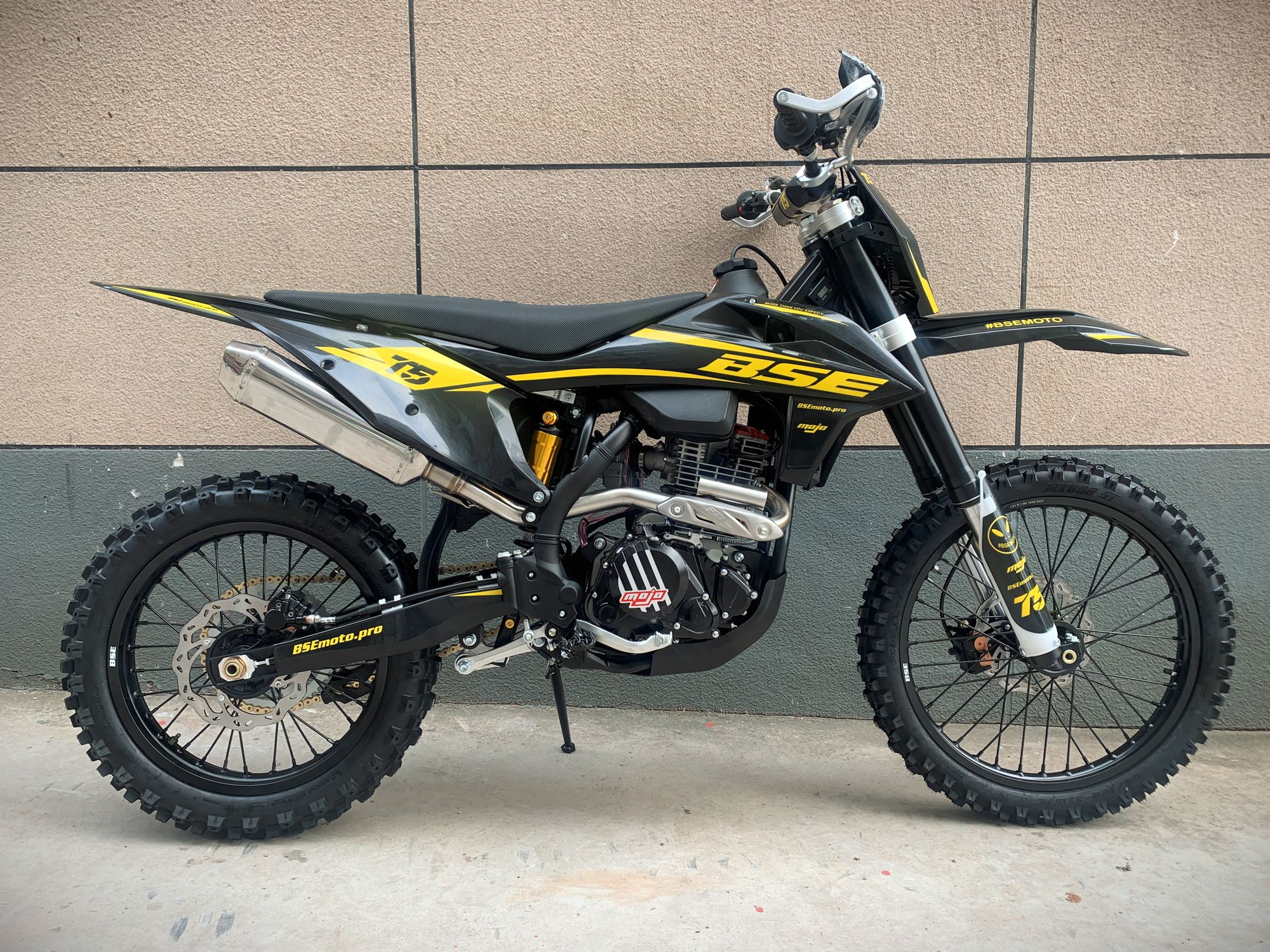 Эндуро / кроссовый мотоцикл BSE T5 Black Twister (015): купить в Москве ...