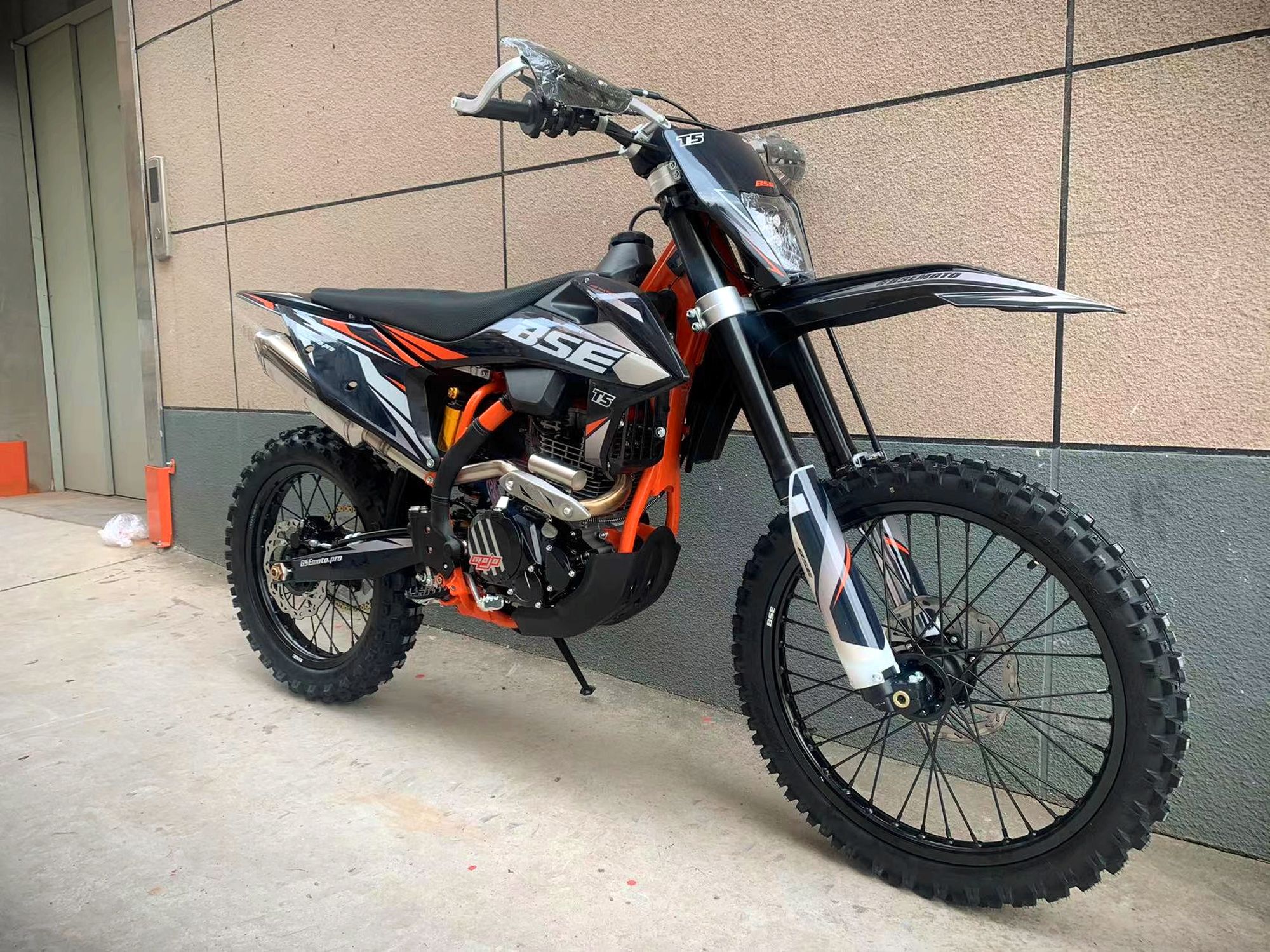 Эндуро / кроссовый мотоцикл BSE T5 Factory Grey (015)