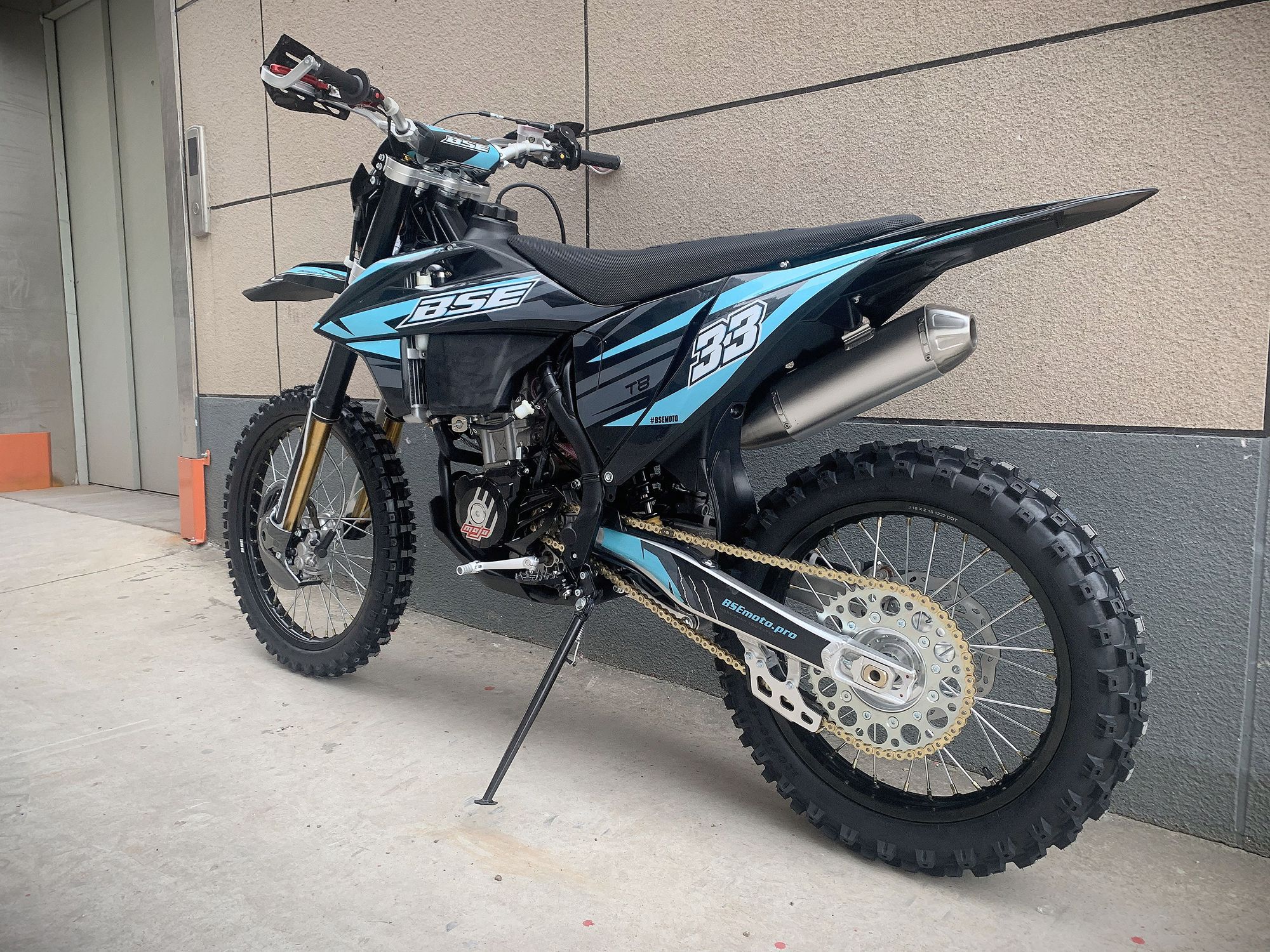 Эндуро / кроссовый мотоцикл BSE T8 Neon Blue (015)