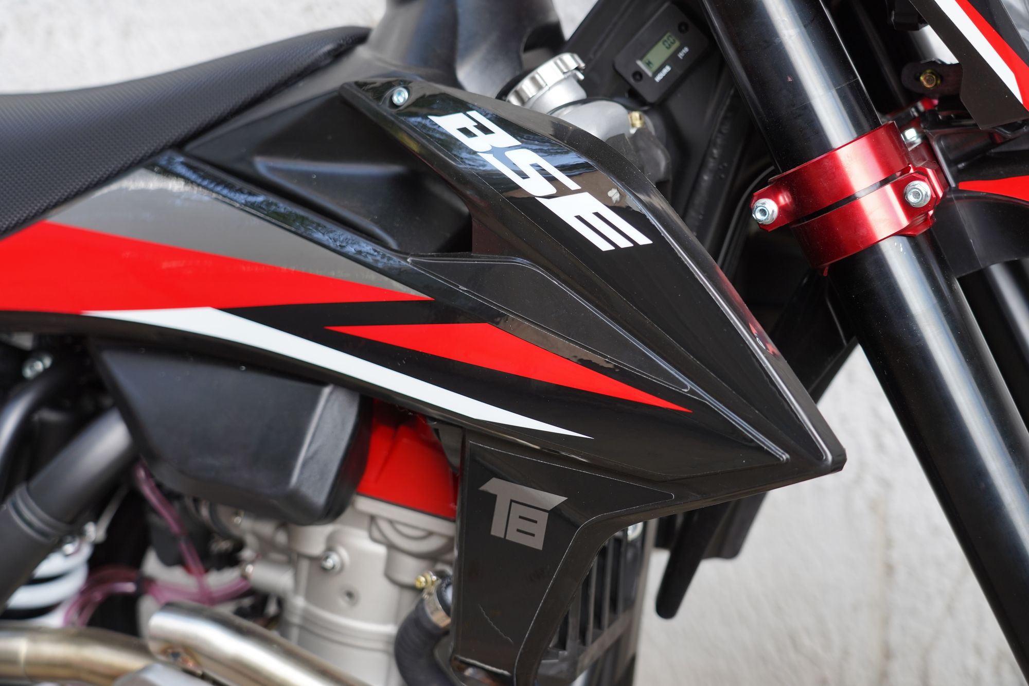 Эндуро / кроссовый мотоцикл BSE T8 Red Storm (Sport)