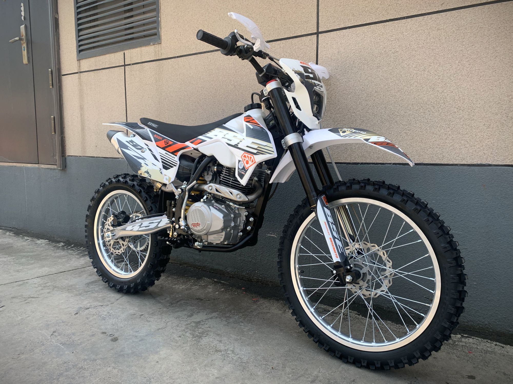 Эндуро / кроссовый мотоцикл BSE Z2 21/18 Roqvi Orange (015)