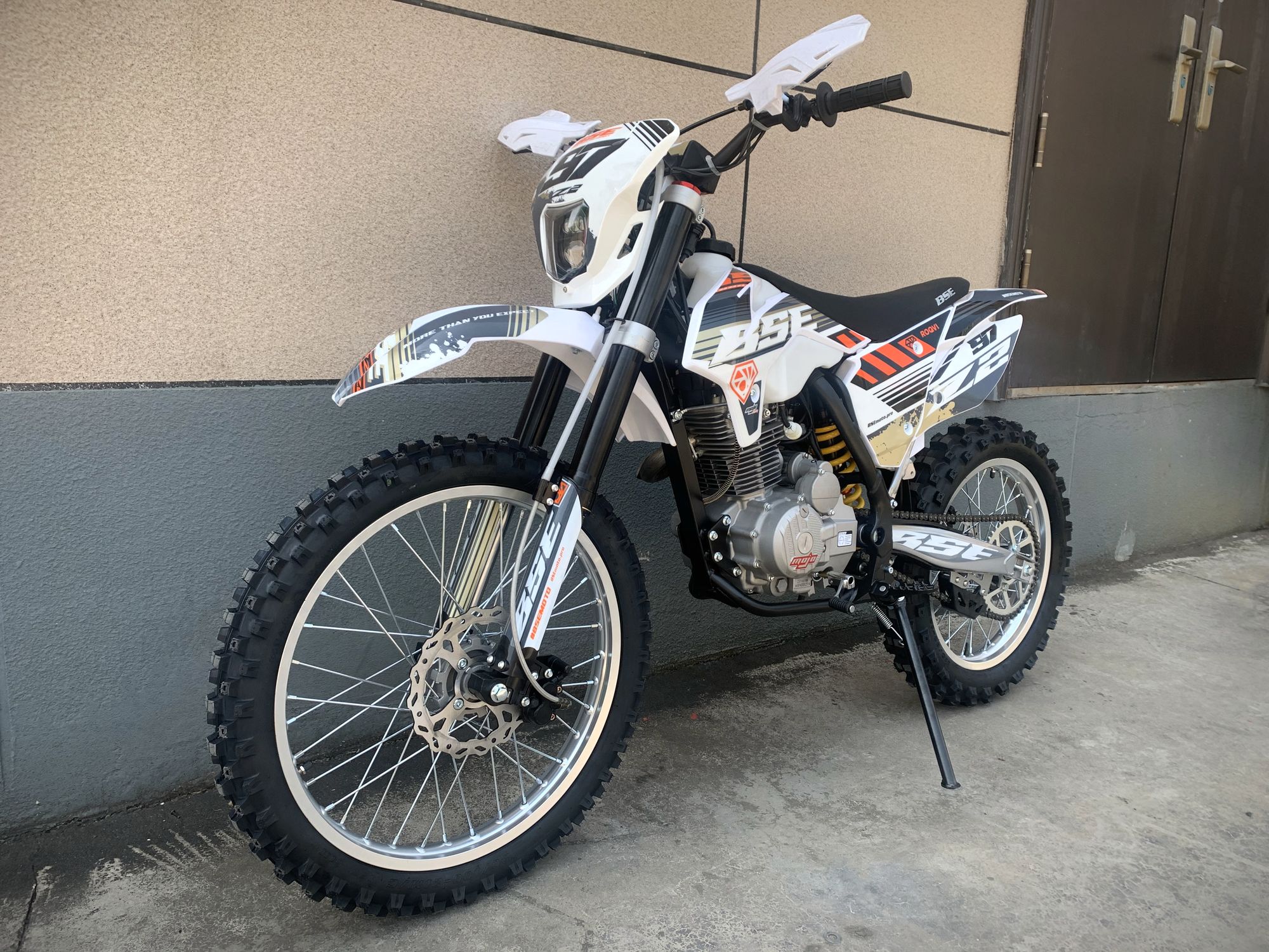 Эндуро / кроссовый мотоцикл BSE Z2 21/18 Roqvi Orange (015)