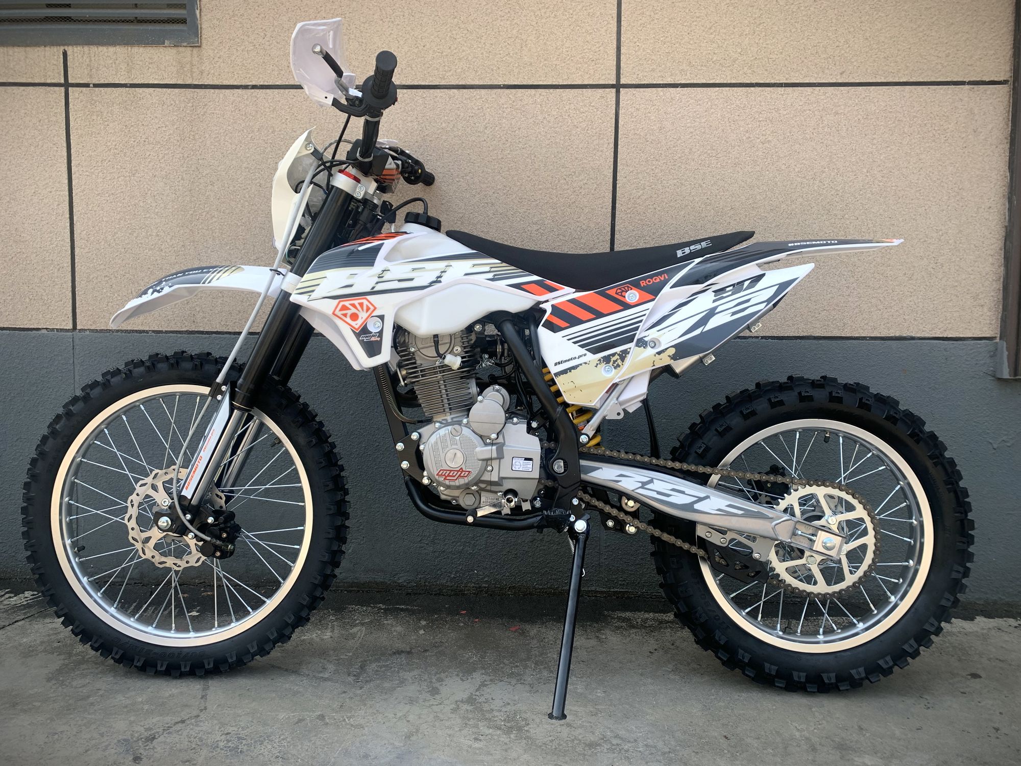 Эндуро / кроссовый мотоцикл BSE Z2 21/18 Roqvi Orange (015)