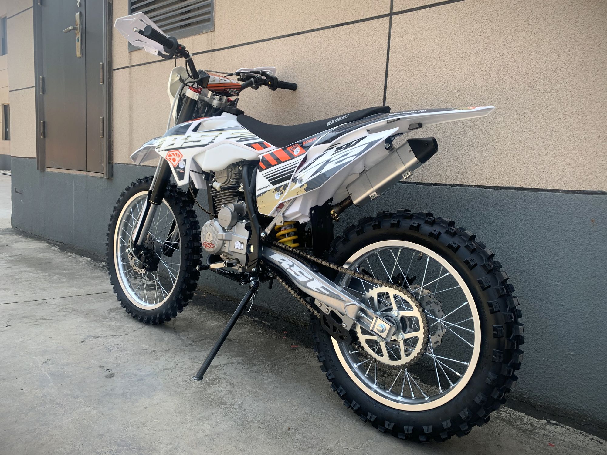 Эндуро / кроссовый мотоцикл BSE Z2 21/18 Roqvi Orange (015)