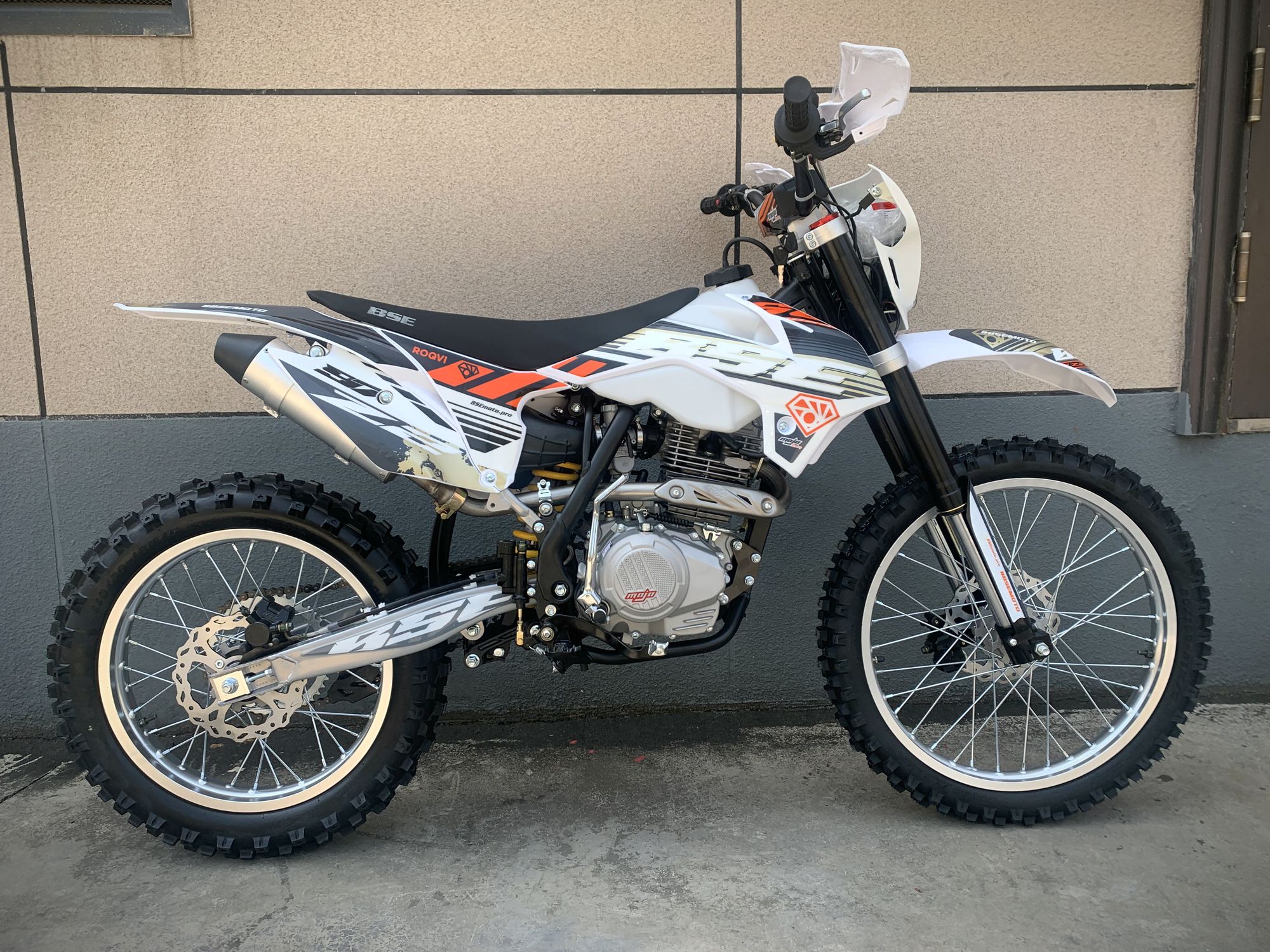 Эндуро / кроссовый мотоцикл BSE Z2 21/18 Roqvi Orange (015)