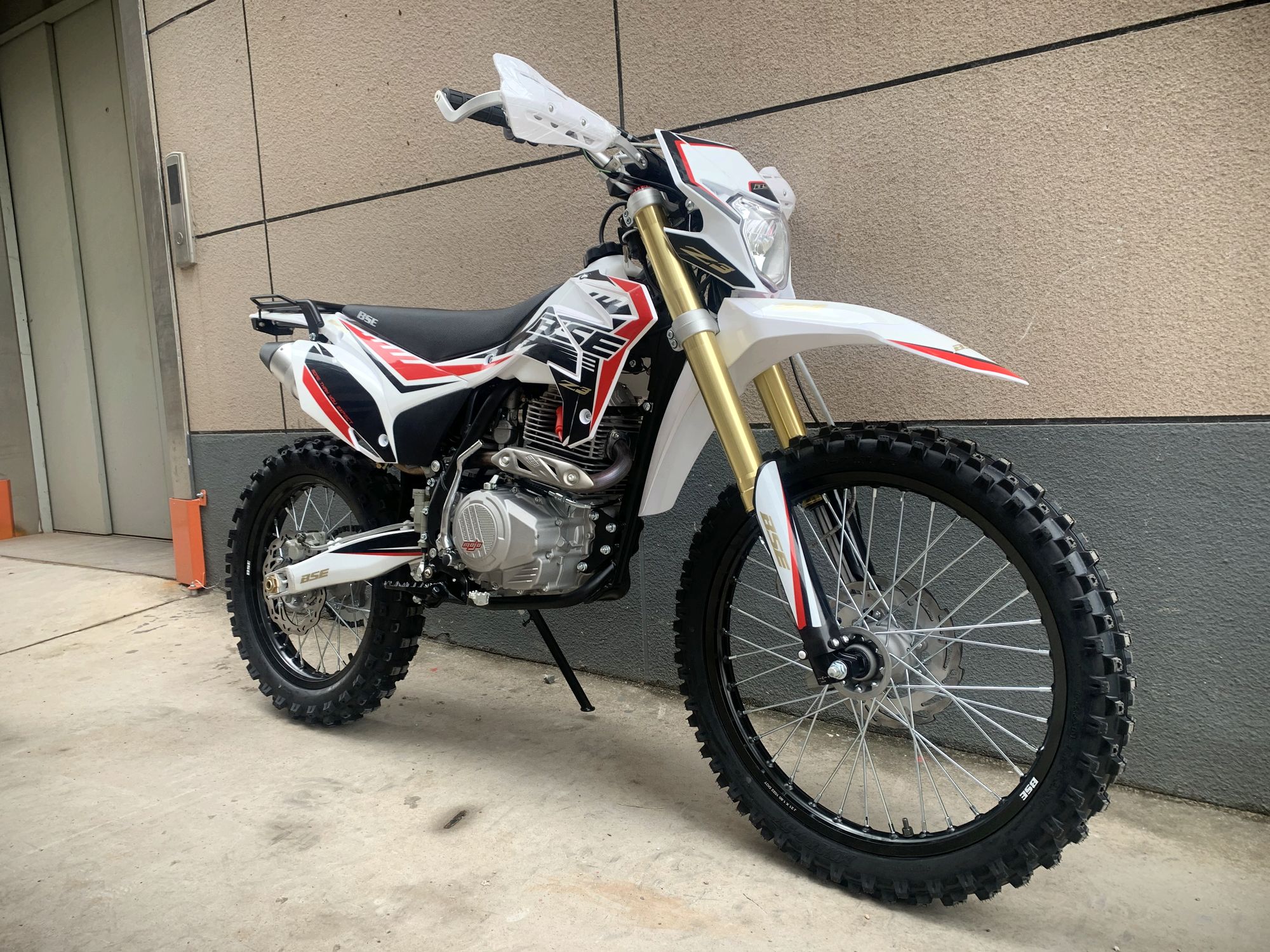 Эндуро / кроссовый мотоцикл BSE Z3 21/18 Gold Red (115)