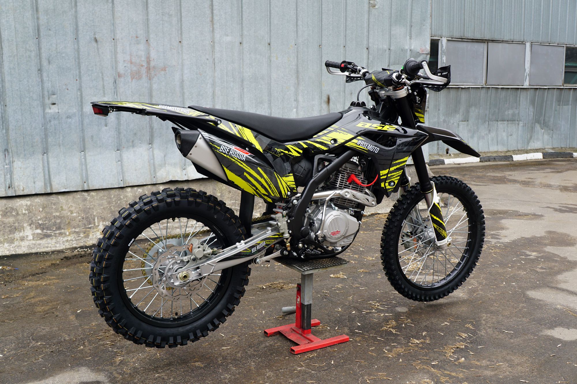 Кроссовый мотоцикл BSE Z5 250e 21/18 Neon Black