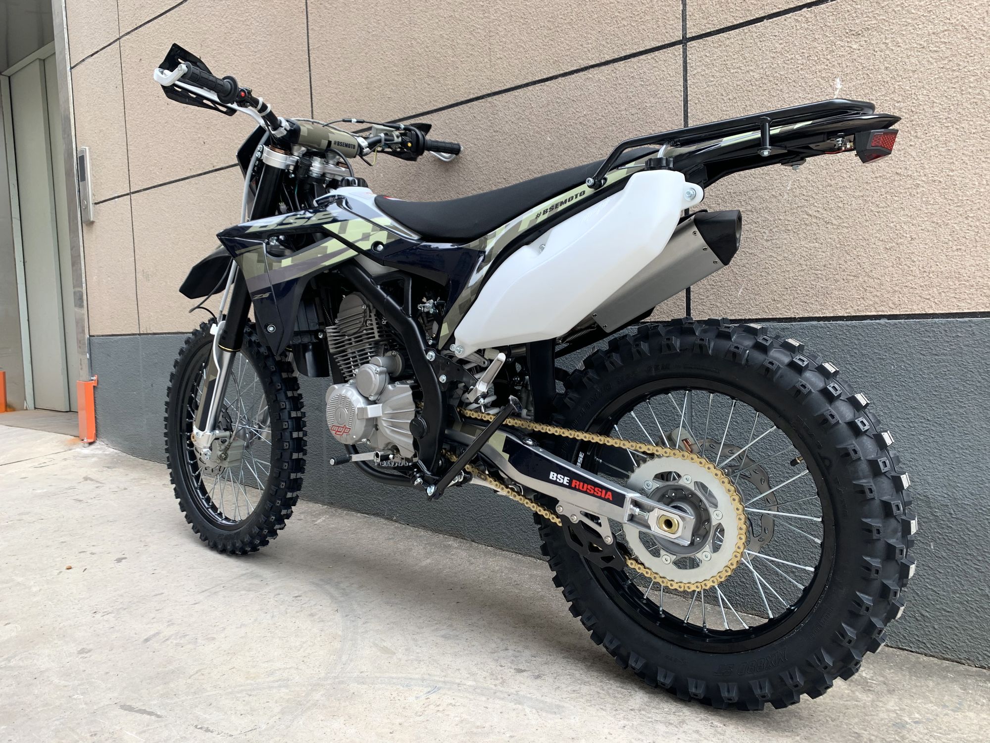 Эндуро / кроссовый мотоцикл BSE Z6 21/18 Camo Green