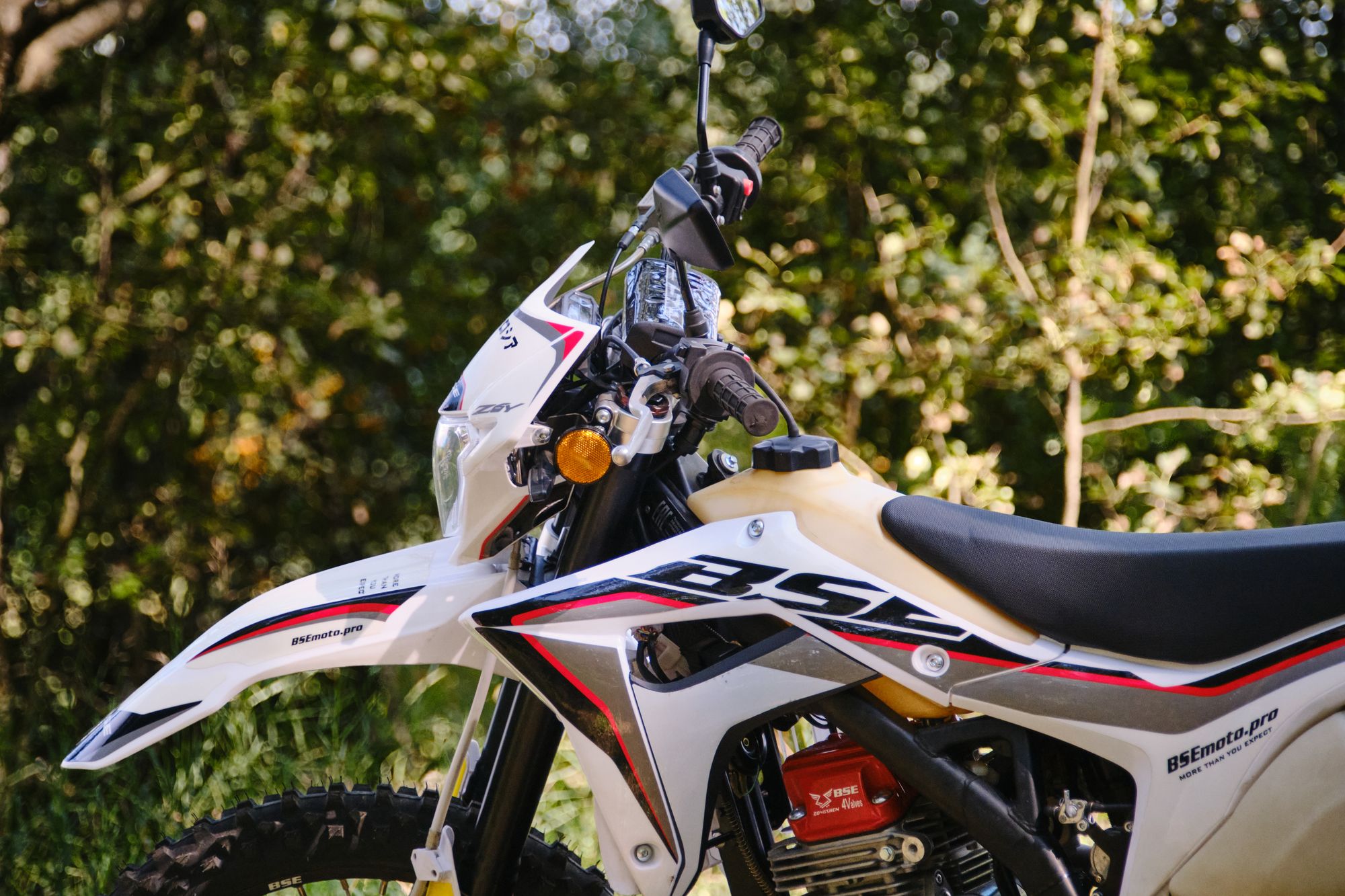 Мотоцикл BSE Z6 Y Factory Metallic (035)