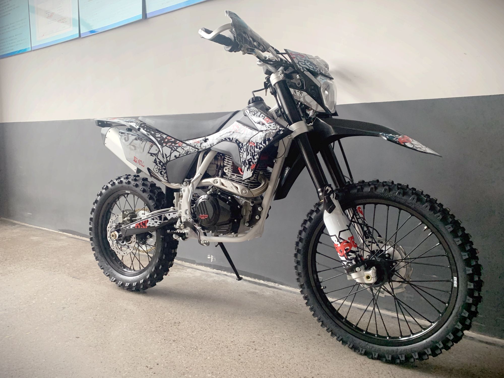 Эндуро / кроссовый мотоцикл BSE Z10L Graffiti White (030)