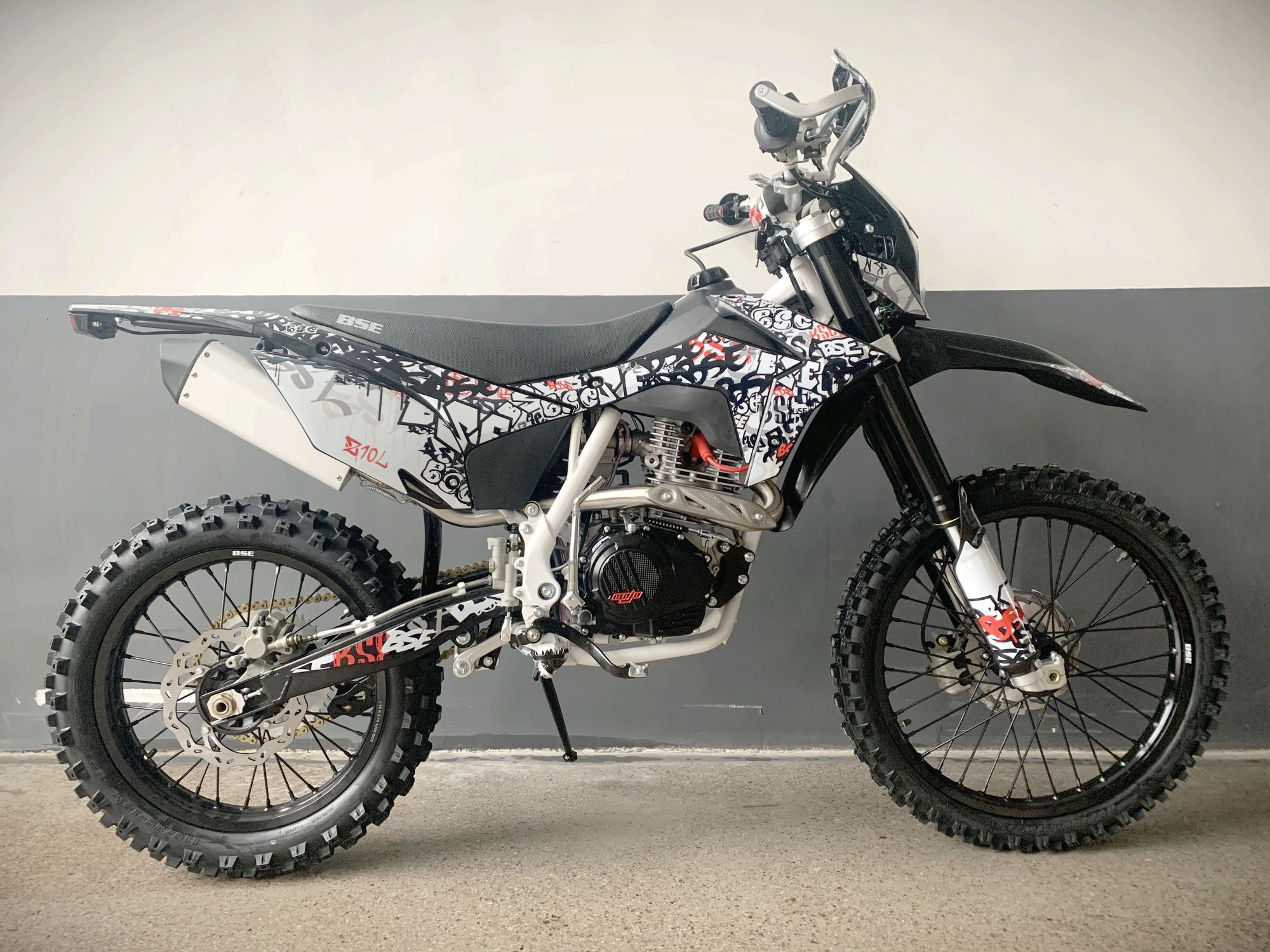 Эндуро / кроссовый мотоцикл BSE Z10L Graffiti White (030)