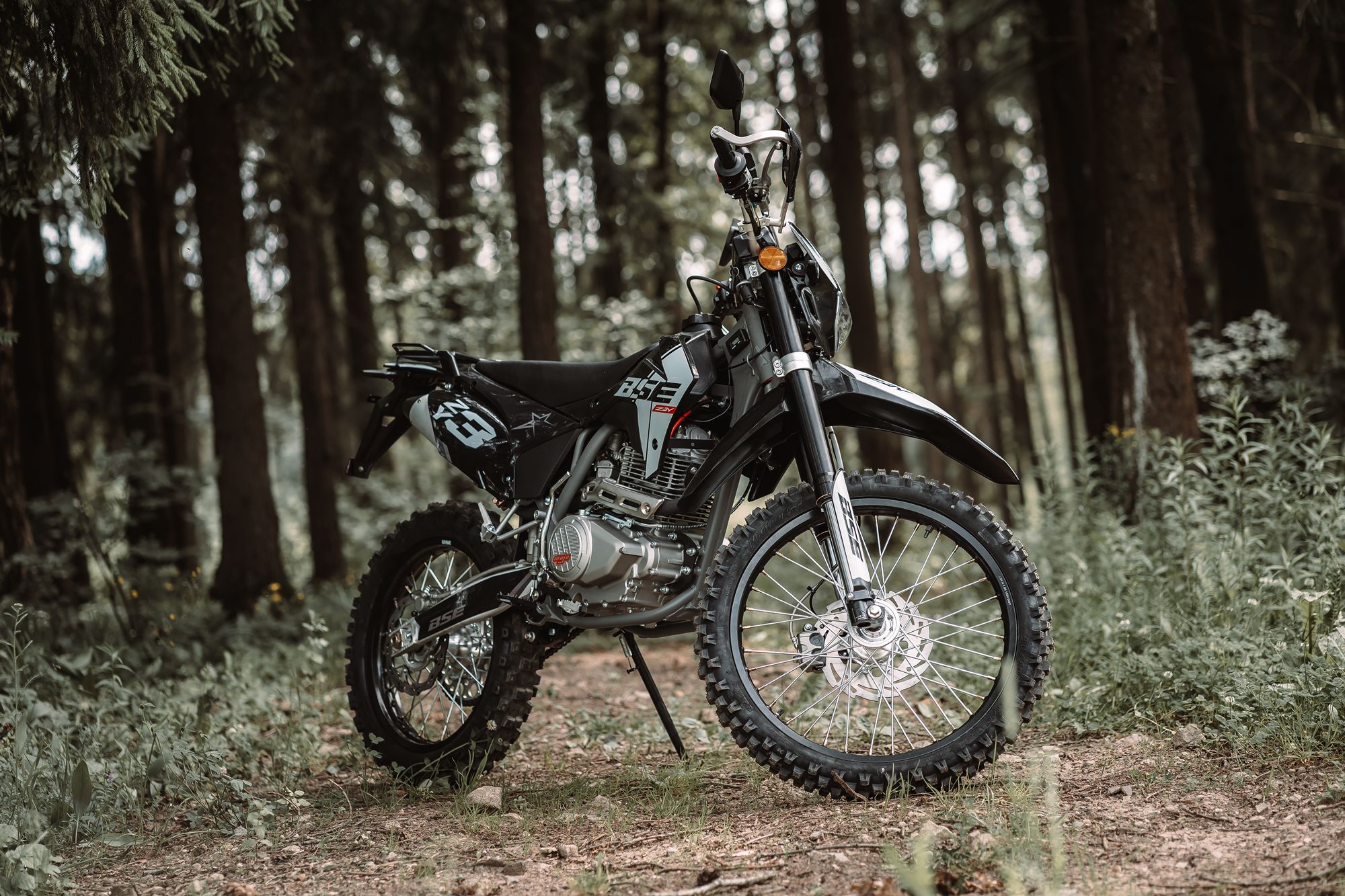 Мотоцикл BSE Z3 Y Black/White Stinger